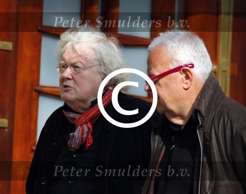 Amsterdam 24 april 2015
Rudi Fuchs met wandelstok in de beethovenstraat.
