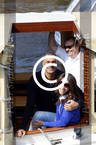 Ammsterdam 10 april 2015
Ruud Gullit en zijn vriendin Maggie Jiminez gaan varen op de grachten van amsterdam met zijn dochter Felicity en vrienden