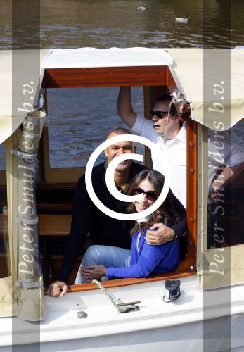 Ammsterdam 10 april 2015
Ruud Gullit en zijn vriendin Maggie Jiminez gaan varen op de grachten van amsterdam met zijn dochter Felicity en vrienden
