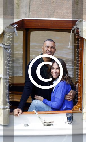 Ammsterdam 10 april 2015
Ruud Gullit en zijn vriendin Maggie Jiminez gaan varen op de grachten van amsterdam met zijn dochter Felicity en vrienden