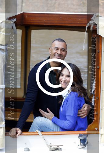 Ammsterdam 10 april 2015
Ruud Gullit en zijn vriendin Maggie Jiminez gaan varen op de grachten van amsterdam met zijn dochter Felicity en vrienden