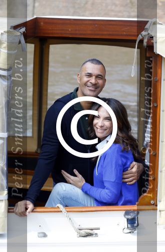 Ammsterdam 10 april 2015
Ruud Gullit en zijn vriendin Maggie Jiminez gaan varen op de grachten van amsterdam met zijn dochter Felicity en vrienden