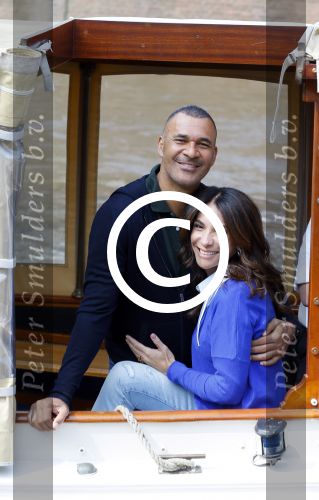 Ammsterdam 10 april 2015
Ruud Gullit en zijn vriendin Maggie Jiminez gaan varen op de grachten van amsterdam met zijn dochter Felicity en vrienden