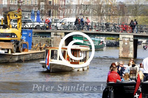Ammsterdam 10 april 2015
Ruud Gullit en zijn vriendin Maggie Jiminez gaan varen op de grachten van amsterdam met zijn dochter Felicity en vrienden