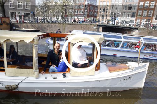 Ammsterdam 10 april 2015
Ruud Gullit en zijn vriendin Maggie Jiminez gaan varen op de grachten van amsterdam met zijn dochter Felicity en vrienden