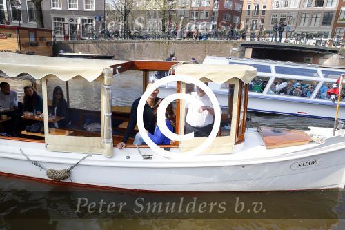 Ammsterdam 10 april 2015
Ruud Gullit en zijn vriendin Maggie Jiminez gaan varen op de grachten van amsterdam met zijn dochter Felicity en vrienden