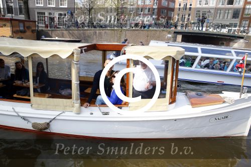 Ammsterdam 10 april 2015
Ruud Gullit en zijn vriendin Maggie Jiminez gaan varen op de grachten van amsterdam met zijn dochter Felicity en vrienden