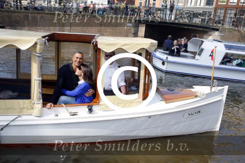 Ammsterdam 10 april 2015
Ruud Gullit en zijn vriendin Maggie Jiminez gaan varen op de grachten van amsterdam met zijn dochter Felicity en vrienden