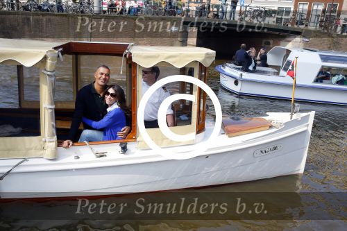 Ammsterdam 10 april 2015
Ruud Gullit en zijn vriendin Maggie Jiminez gaan varen op de grachten van amsterdam met zijn dochter Felicity en vrienden