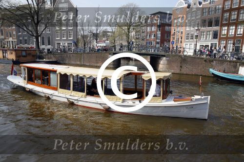 Ammsterdam 10 april 2015
Ruud Gullit en zijn vriendin Maggie Jiminez gaan varen op de grachten van amsterdam met zijn dochter Felicity en vrienden