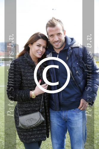 Beverwijk 27 april 2015
Rafael v d Vaart organiseert een voetbaltournooi bij vv Kennemers. Zijn vader Ramon en moeder Lolita werken ook mee. Sabia Engizek komt natuurlijk kijken en verricht de aftrap.