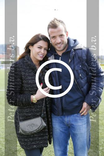 Beverwijk 27 april 2015
Rafael v d Vaart organiseert een voetbaltournooi bij vv Kennemers. Zijn vader Ramon en moeder Lolita werken ook mee. Sabia Engizek komt natuurlijk kijken en verricht de aftrap.