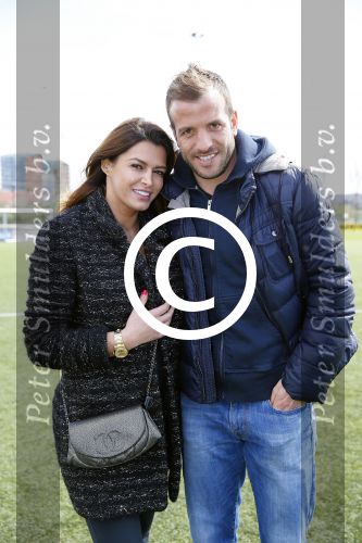 Beverwijk 27 april 2015
Rafael v d Vaart organiseert een voetbaltournooi bij vv Kennemers. Zijn vader Ramon en moeder Lolita werken ook mee. Sabia Engizek komt natuurlijk kijken en verricht de aftrap.