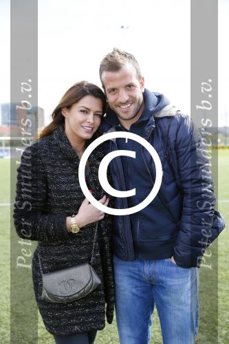 Beverwijk 27 april 2015
Rafael v d Vaart organiseert een voetbaltournooi bij vv Kennemers. Zijn vader Ramon en moeder Lolita werken ook mee. Sabia Engizek komt natuurlijk kijken en verricht de aftrap.