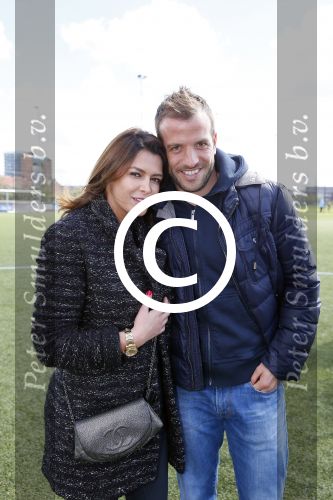 Beverwijk 27 april 2015
Rafael v d Vaart organiseert een voetbaltournooi bij vv Kennemers. Zijn vader Ramon en moeder Lolita werken ook mee. Sabia Engizek komt natuurlijk kijken en verricht de aftrap.