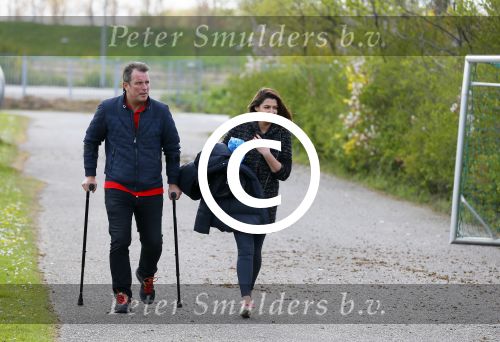 Beverwijk 27 april 2015
Rafael v d Vaart organiseert een voetbaltournooi bij vv Kennemers. Zijn vader Ramon en moeder Lolita werken ook mee. Sabia Engizek komt natuurlijk kijken en verricht de aftrap.