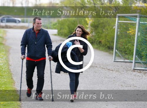 Beverwijk 27 april 2015
Rafael v d Vaart organiseert een voetbaltournooi bij vv Kennemers. Zijn vader Ramon en moeder Lolita werken ook mee. Sabia Engizek komt natuurlijk kijken en verricht de aftrap.