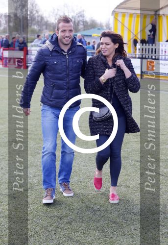 Beverwijk 27 april 2015
Rafael v d Vaart organiseert een voetbaltournooi bij vv Kennemers. Zijn vader Ramon en moeder Lolita werken ook mee. Sabia Engizek komt natuurlijk kijken en verricht de aftrap.