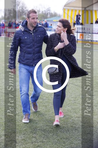 Beverwijk 27 april 2015
Rafael v d Vaart organiseert een voetbaltournooi bij vv Kennemers. Zijn vader Ramon en moeder Lolita werken ook mee. Sabia Engizek komt natuurlijk kijken en verricht de aftrap.
