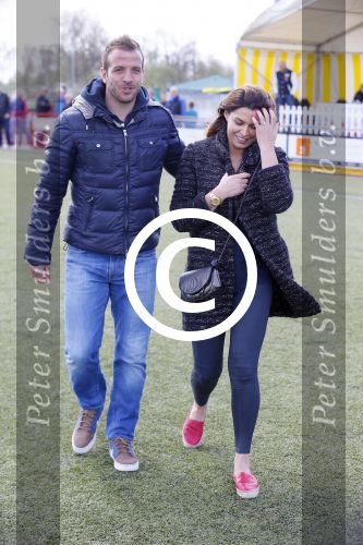 Beverwijk 27 april 2015
Rafael v d Vaart organiseert een voetbaltournooi bij vv Kennemers. Zijn vader Ramon en moeder Lolita werken ook mee. Sabia Engizek komt natuurlijk kijken en verricht de aftrap.