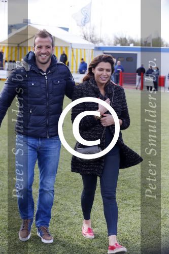 Beverwijk 27 april 2015
Rafael v d Vaart organiseert een voetbaltournooi bij vv Kennemers. Zijn vader Ramon en moeder Lolita werken ook mee. Sabia Engizek komt natuurlijk kijken en verricht de aftrap.