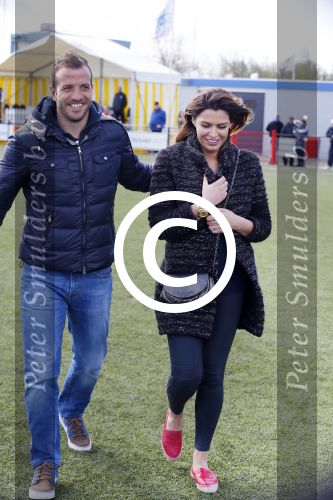 Beverwijk 27 april 2015
Rafael v d Vaart organiseert een voetbaltournooi bij vv Kennemers. Zijn vader Ramon en moeder Lolita werken ook mee. Sabia Engizek komt natuurlijk kijken en verricht de aftrap.
