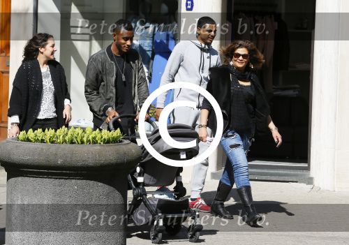 Amsterdam 14 april 2015
Sunnery James en zijn moeder met vrienden achter de kinderwagen op de cornelis schuytstraat