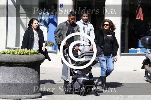 Amsterdam 14 april 2015
Sunnery James en zijn moeder met vrienden achter de kinderwagen op de cornelis schuytstraat