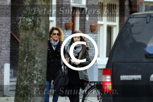 Amsterdam 4 april 2015  
Ruud de Wild haalt met zijn nieuwe vriendin ilse Knijn zijn dochter Toy Travis op bij haar moeder tatum Dagelet. Daarna gaat hij met zijn kinderen naar de stad