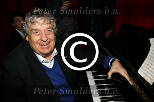 Amsterdam 11 april 2015  
Presentatie boek en 70e verjaardag van Joop Braakhekke bij le Garage. Zijn moeder van 104 jaar oud was aanwezig. Tonny Eijk