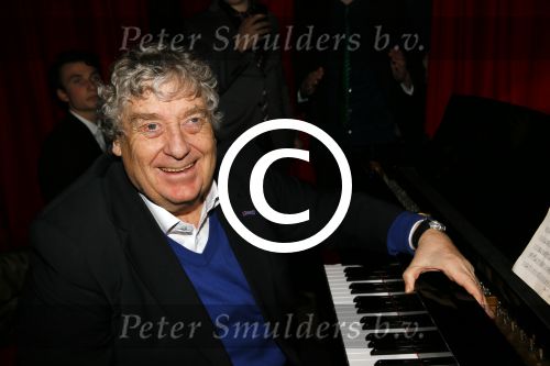 Amsterdam 11 april 2015  
Presentatie boek en 70e verjaardag van Joop Braakhekke bij le Garage. Zijn moeder van 104 jaar oud was aanwezig. Tonny Eijk