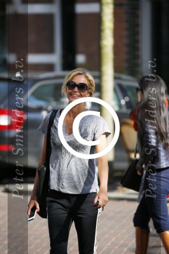 Amsterdam 21 april 2015
Wendy v Dijk met haar nieuwe porsche Macan op de cornelis schuytstraat