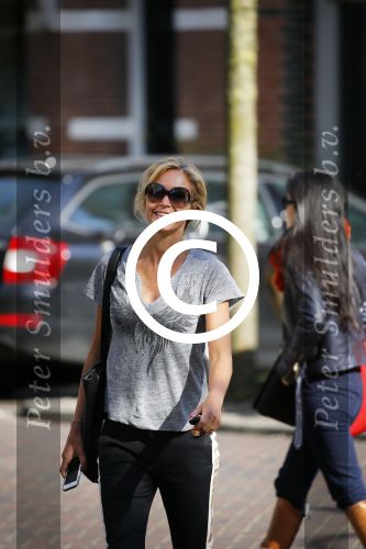 Amsterdam 21 april 2015
Wendy v Dijk met haar nieuwe porsche Macan op de cornelis schuytstraat