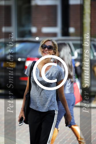 Amsterdam 21 april 2015
Wendy v Dijk met haar nieuwe porsche Macan op de cornelis schuytstraat