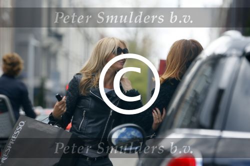 Amsterdam 28 april 2015
Wendy v Dijk en Leontine Borsato op de pc hooftstraat.