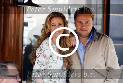 Amsterdam 13 april 2015  
Opnames video clip wesly Bronkhorst met oa Fabienne de Vries Esther Oosterbeek en Netty v d Veer