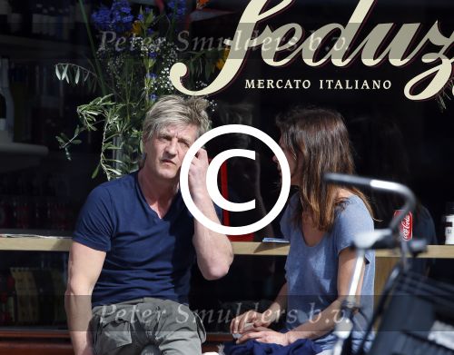 Amsterdam 13 april 2015
Wim Kieft met (ex)vriendin suzanne Martens en hun dochtertje op terras.