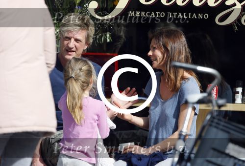 Amsterdam 13 april 2015
Wim Kieft met (ex)vriendin suzanne Martens en hun dochtertje op terras.