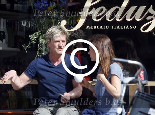 Amsterdam 13 april 2015
Wim Kieft met (ex)vriendin suzanne Martens en hun dochtertje op terras.