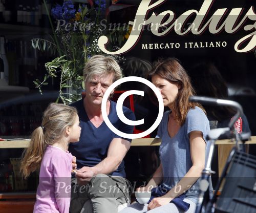 Amsterdam 13 april 2015
Wim Kieft met (ex)vriendin suzanne Martens en hun dochtertje op terras.