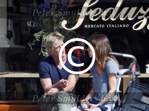 Amsterdam 13 april 2015
Wim Kieft met (ex)vriendin suzanne Martens en hun dochtertje op terras.
