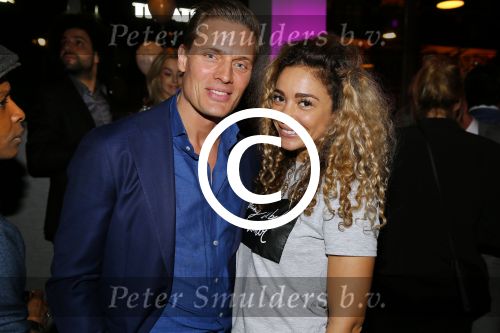 Rotterdam 9 april 2015
)pening van de nieuwe zaak waar Winston Post de manager is in het Hilton Hotel. De zaak heet Hugh
Winston Post en Fajah Lourens