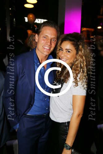 Rotterdam 9 april 2015
)pening van de nieuwe zaak waar Winston Post de manager is in het Hilton Hotel. De zaak heet Hugh
Winston Post en Fajah Lourens
