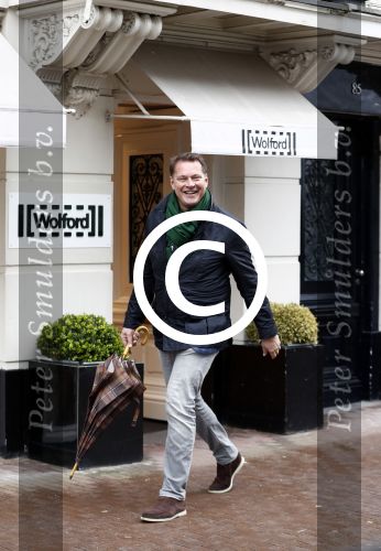 Amsterdam 16 april 2016
Albert Verlinde aan het winkelen op de pc hooftstraat