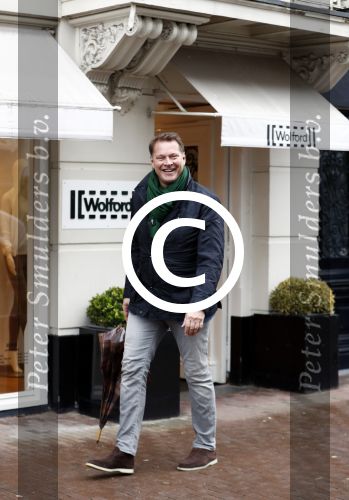 Amsterdam 16 april 2016
Albert Verlinde aan het winkelen op de pc hooftstraat