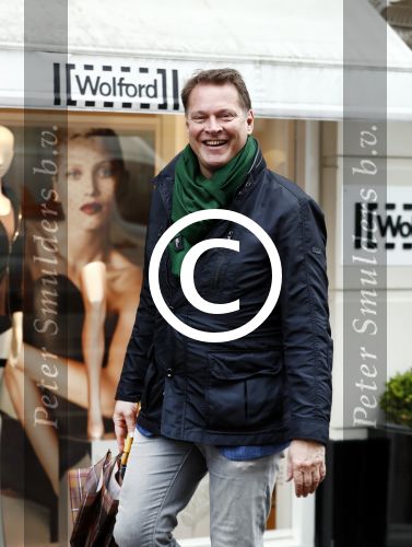 Amsterdam 16 april 2016
Albert Verlinde aan het winkelen op de pc hooftstraat