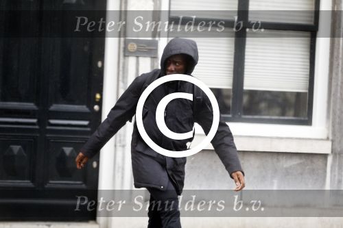 Amsterdam  29 april 2016
Alvin Lewis verlaat het huis van Trijntje Oosterhuis.