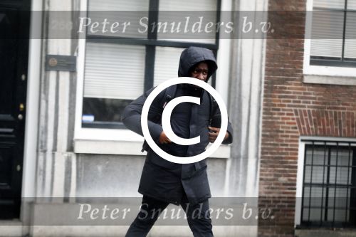 Amsterdam  29 april 2016
Alvin Lewis verlaat het huis van Trijntje Oosterhuis.