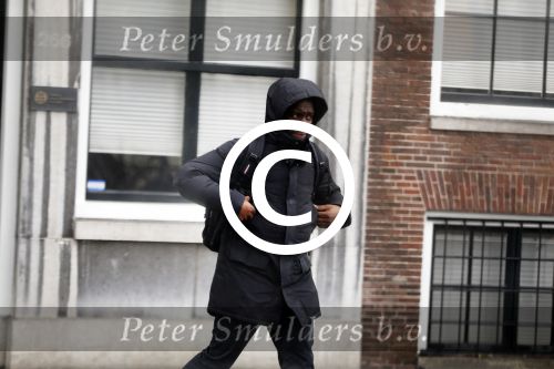 Amsterdam  29 april 2016
Alvin Lewis verlaat het huis van Trijntje Oosterhuis.