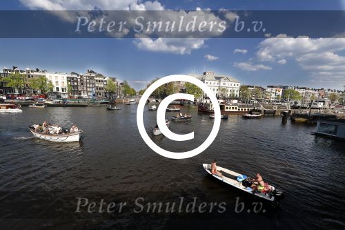 Amsterdam 7 mei 2016
Carre amsterdam met veel boten in de grachten vanwege het mooie weer.